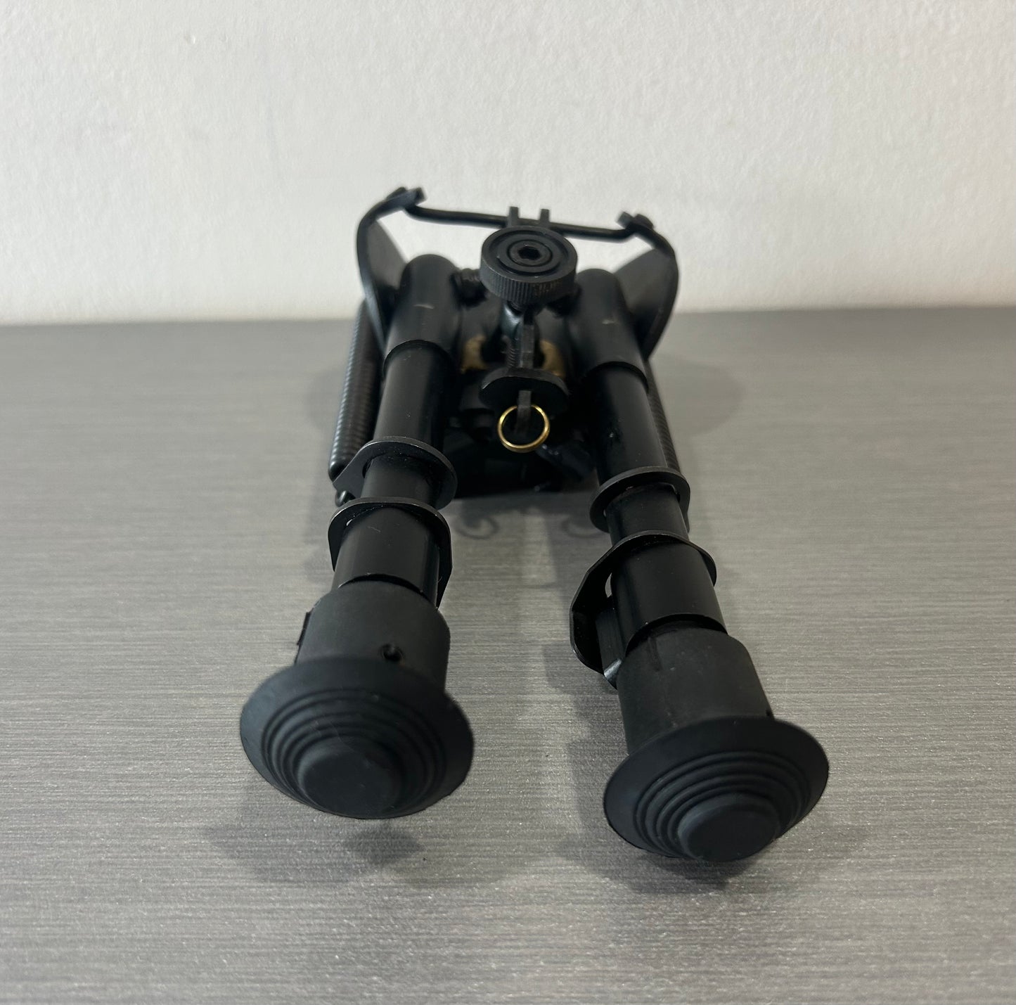 BIPIED 6-9 POUCE HAUTEUR REGLABLE, PLIABLE AVEC ADAPTATEUR DE MONTAGE DE 20mm USAGE
