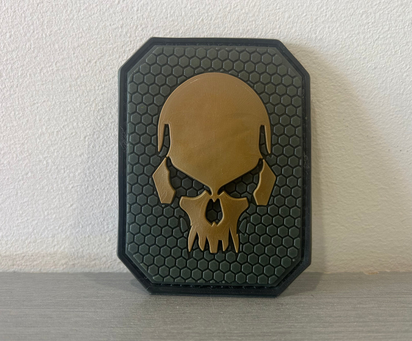PATCH PVC SKULL TAN FOND VERT