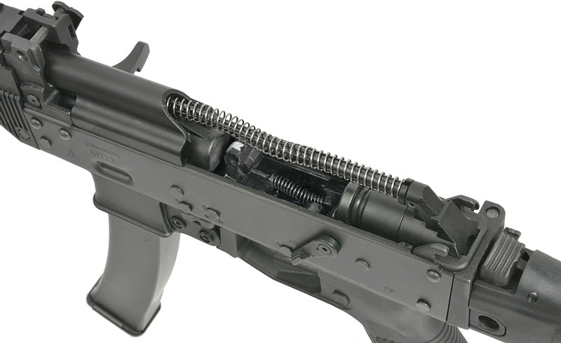 Détail interne du ppk-20 airsoft SMG WELL PRO avec ressort et mécanisme exposés