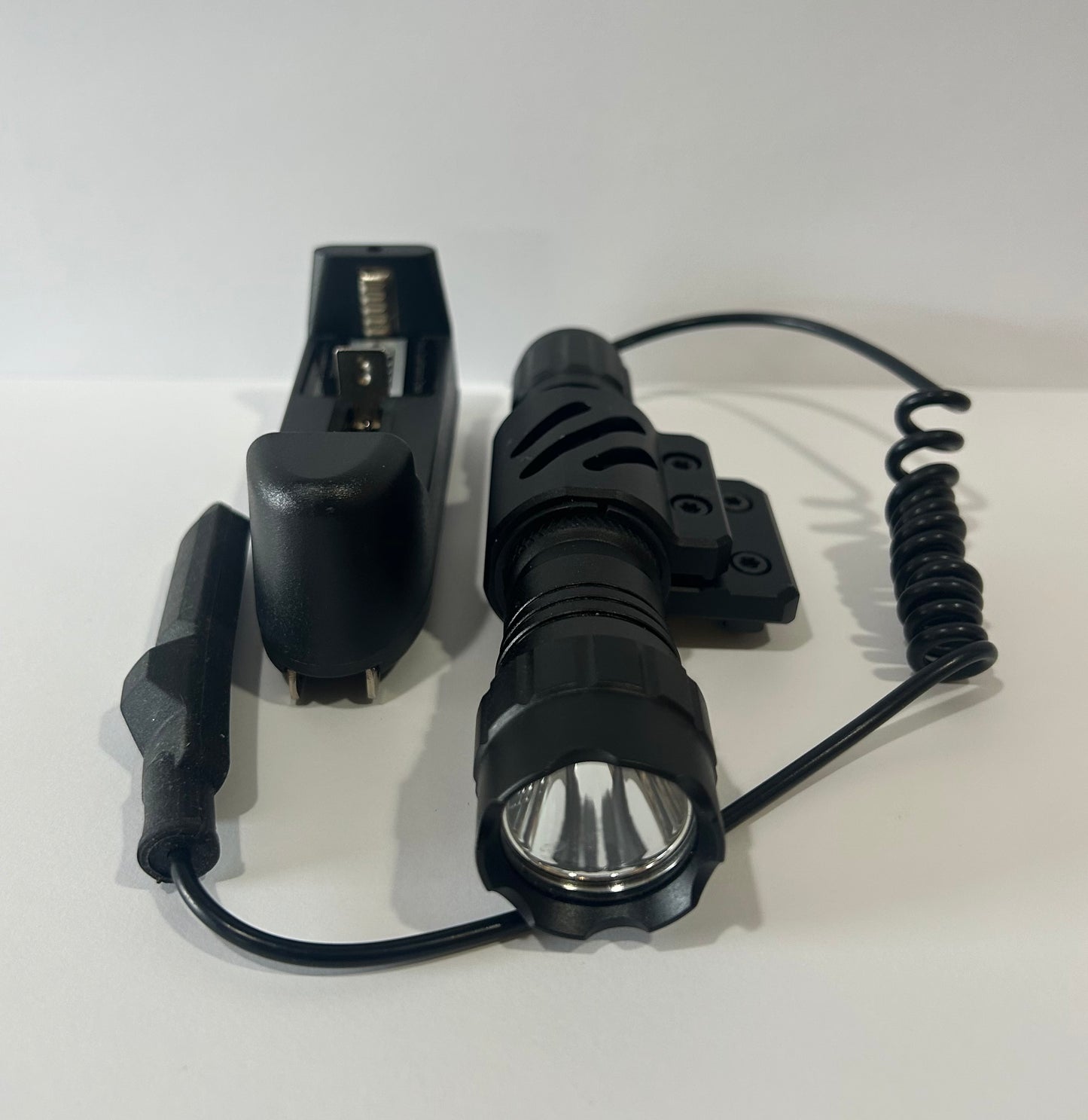 District Airsoft 1200 flash light black tactical flashlight with mount and remote pressure switch