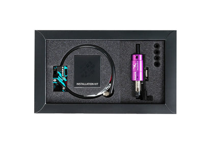 Kit interne GATE PULSAR D avec composants électroniques et accessoires d'installation dans un coffret noir