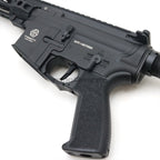 Détail du pistolet AEG TRINITY ARMAMENT GA-TA01 avec poignée texturée et finition noire