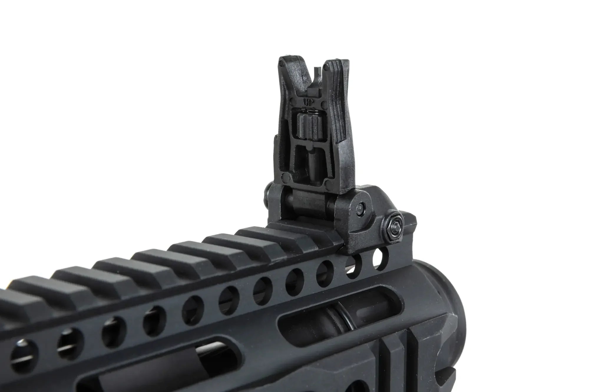 Vue rapprochée du viseur arrière sur rail d'un AEG TRINITY ARMAMENT GA-TA03 noir